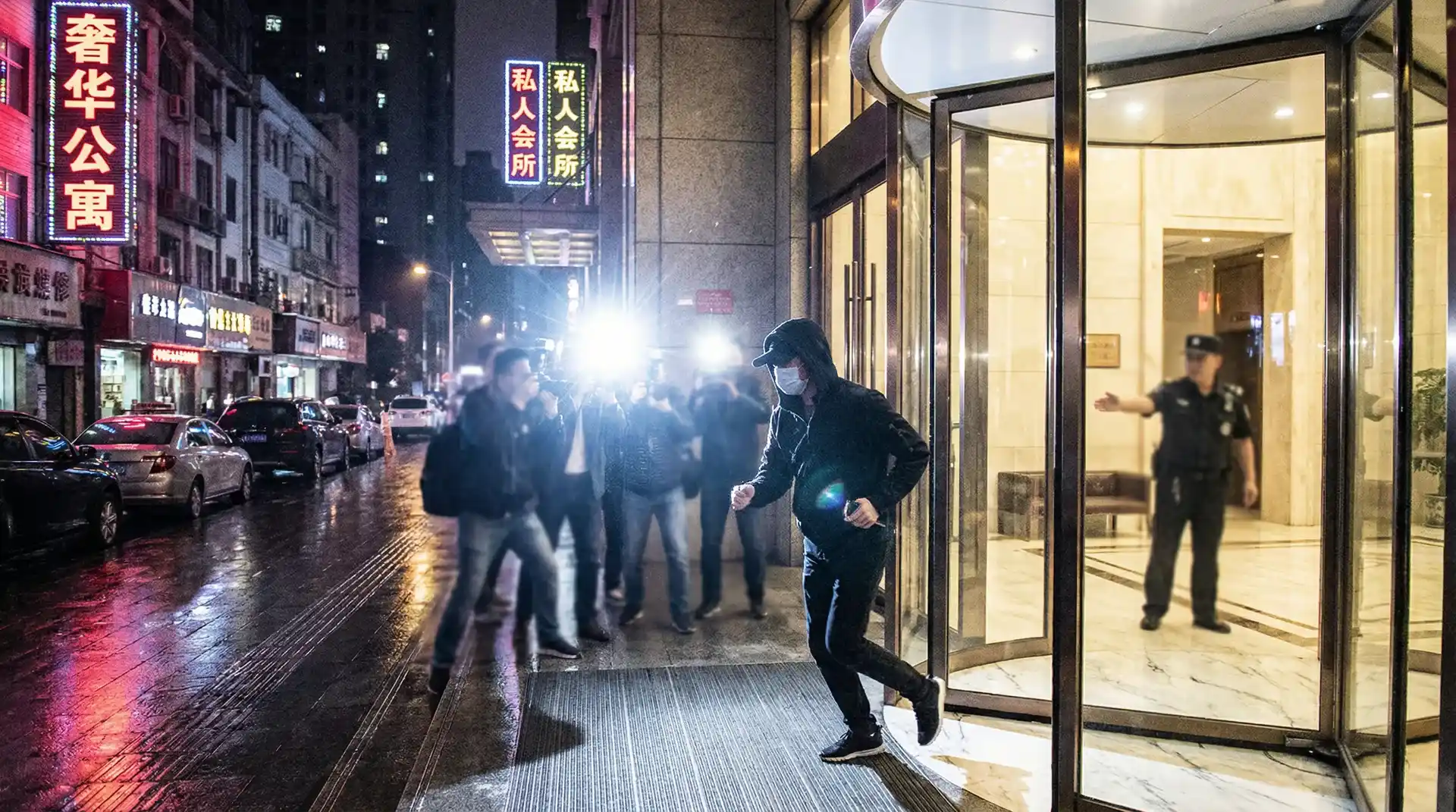 bwin体育平台 - 公寓楼下记者围堵